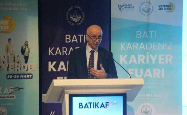 Bakan Yardımcısı Dursun: "Türkiye bölgesel güç olmaktan çıktı, küresel güç olma yolunda ilerliyor"