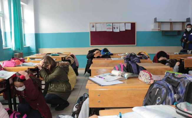 Balıkesir’de ’Deprem Anı ve Tahliye Tatbikatı’ yapıldı