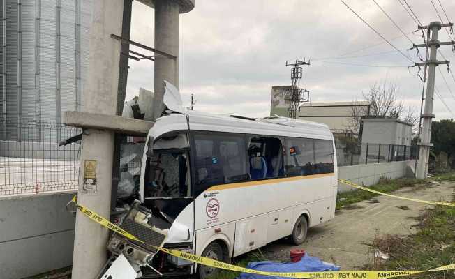 Bandırma’da servis otobüsü yoldan çıktı: 1 ölü