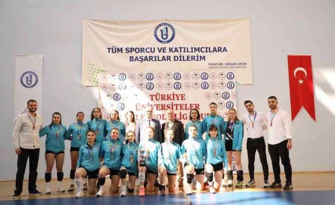 Bartın Üniversitesi Kadın Voleybol Takımı ikinci oldu