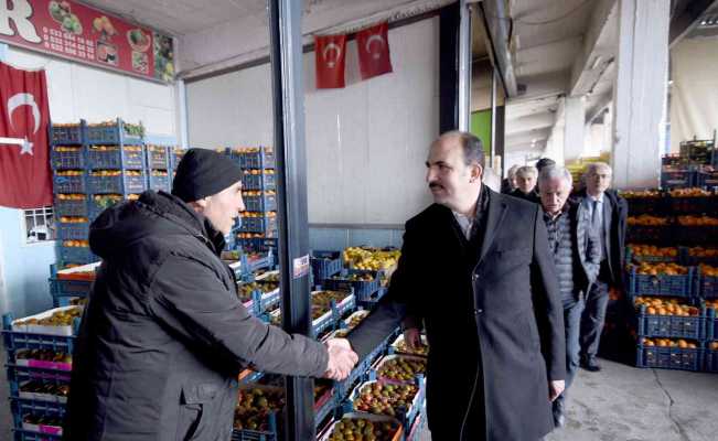 Başkan Altay sebze hali esnafıyla buluştu