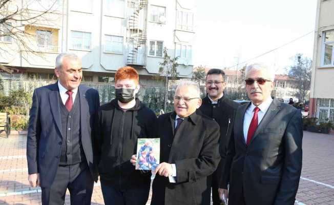 Başkan Büyükkılıç’a Kariyer Günleri’nde fotoğraf sürprizi