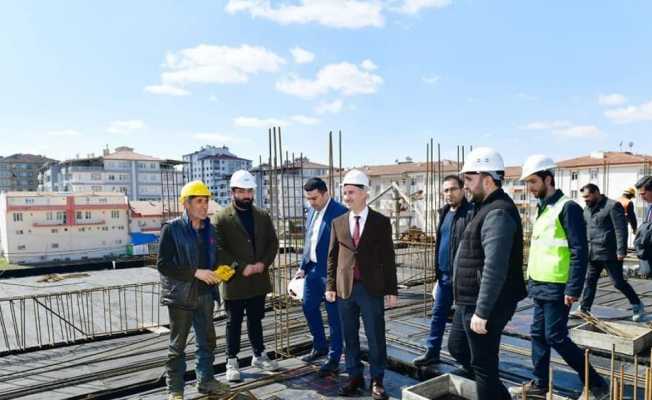 Başkan Çınar, kentsel dönüşüm projesindeki binaları inceledi