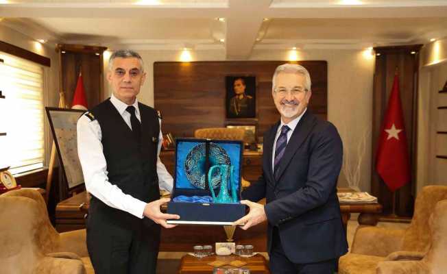 Başkan Erdem’den, Yalçınkaya’ya nezaket ziyareti