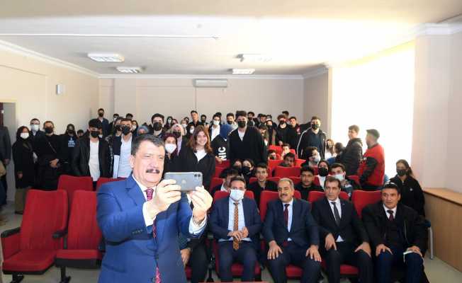 Başkan Gürkan, kariyer günleri programına katıldı
