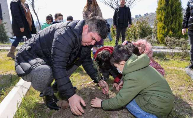 Başkan Kılıç, miniklerle fidan dikti