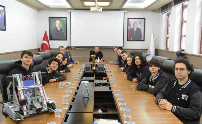 Başkan Yüksel, ABD yolundaki şampiyonları ağırladı