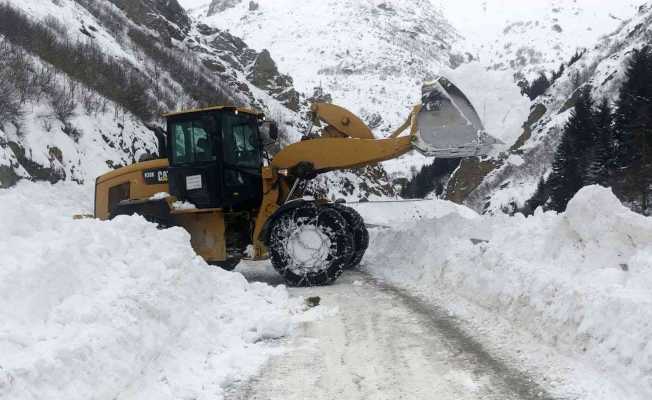 Bayburt - Araklı yolu kardan ulaşıma kapandı