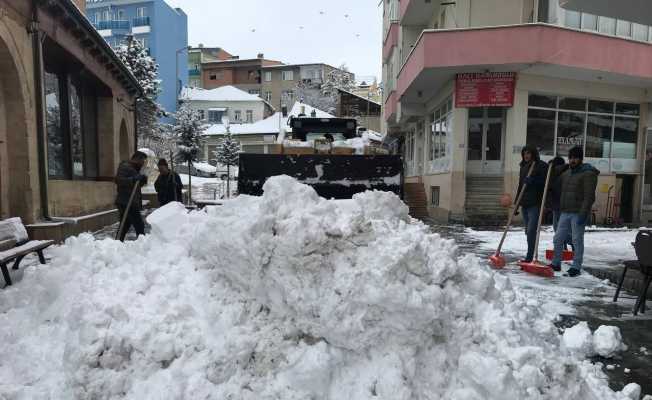 Bayburt’ta karla mücadele sürüyor