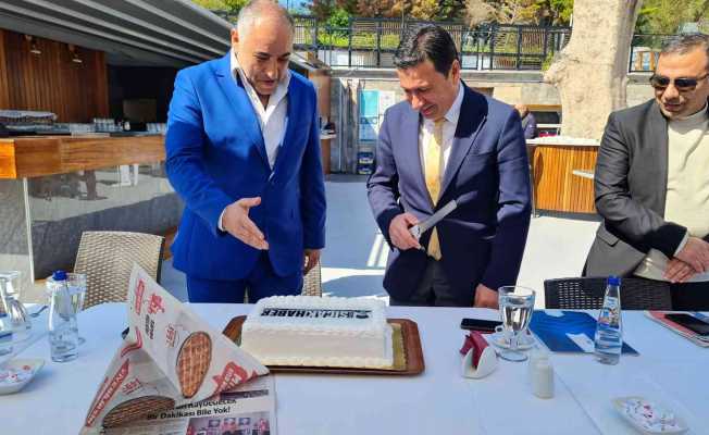 Belediye Başkanı Aras, Sıcak Haber’in yaş gününü kutladı