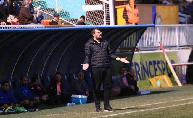 Belediye Derincespor Teknik Direktörü Murat Parlak: "Çok ciddi 2 puan kaybettik”