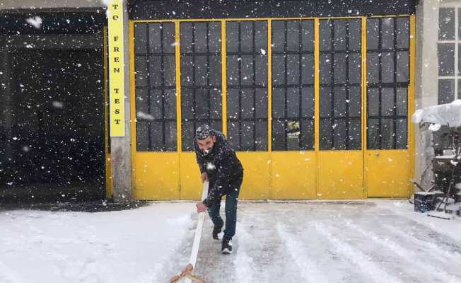 Bilecik’te kent merkezinde kar yağışı etkili oldu