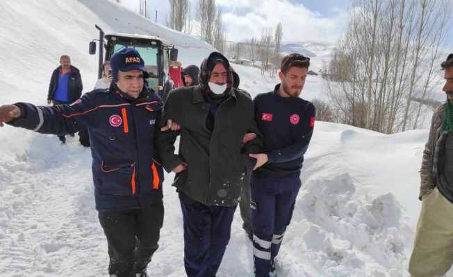 Bingöl’de AFAD, köyde mahsur kalan hastaya ulaştı