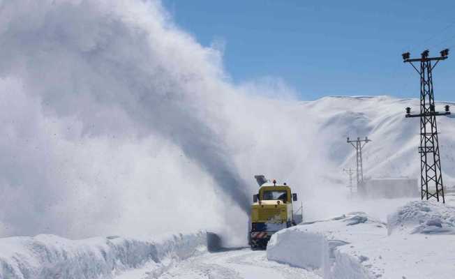 Bitlis’te karla mücadelede 1 milyon litre yakıt harcandı