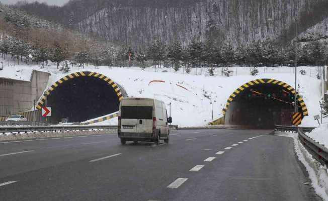 Bolu Dağı’nda hafif kar yağışı etkili oluyor
