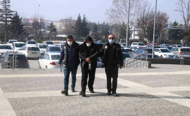 Bolu’da 15 kilo uyuşturucuyla yakalanan şüpheli adliyeye sevk edildi