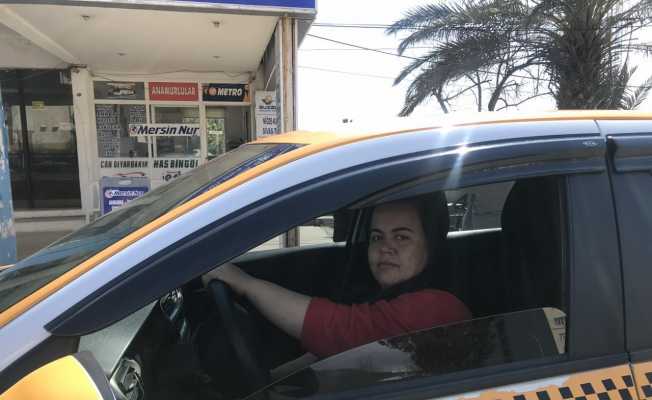 Bozyazı’nın ilk ve tek kadın taksi şoförü, müşterilerin ilgi odağı oldu