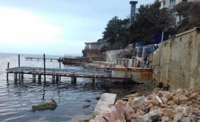 Burgazada’da CHP’li belediye meclis üyesi plajı kendi mülküne katmak istedi, bakanlık yapılaşmayı durdurdu