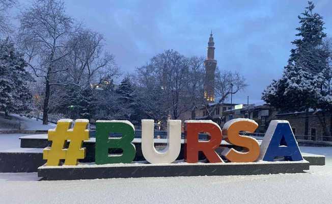 Bursa beyaz gelinliğini giydi