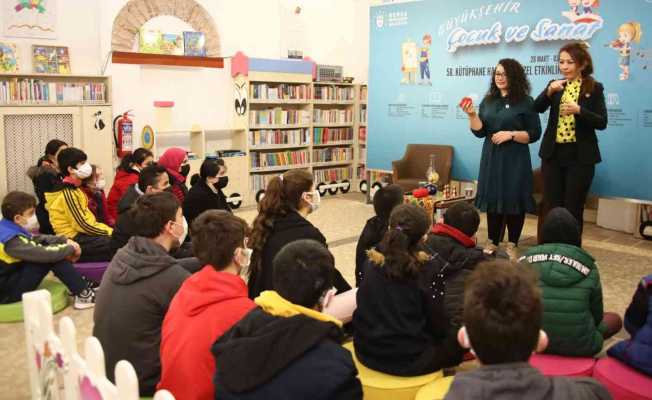 Bursa’da işitme engelli çocuklara işaret diliyle masal
