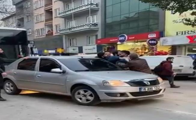 Bursa’da yol verme kavgası kamerada