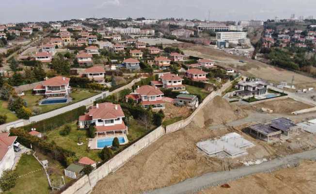 Büyükçekmece’de inşaat nedeniyle kayan milyonluk villalarda son durum havadan görüntülendi
