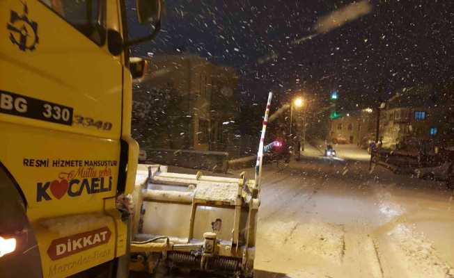 Büyükşehirin 650 personeli karla mücadelede görev yapıyor
