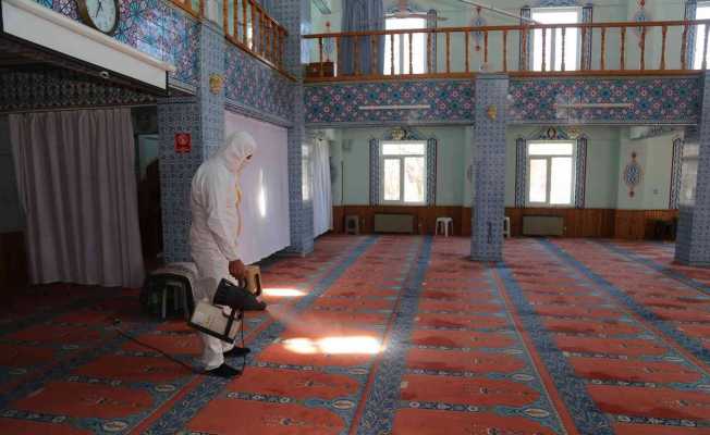 Çameli’nde camilere Ramazan temizliği