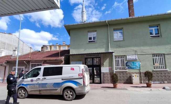 Camiye ait daireden su saati, kalorifer peteği ve elektrik kabloları çalındı
