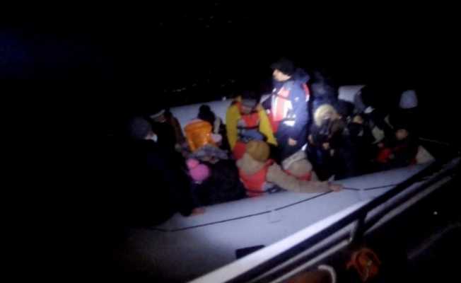 Çanakkale açıklarında 33 göçmen kurtarıldı