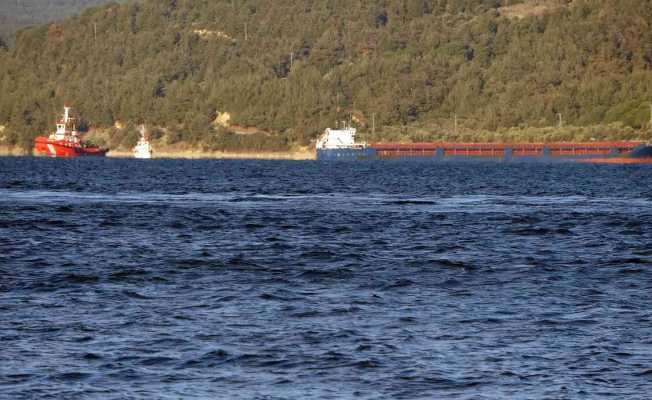 Çanakkale Boğazı’nda karaya oturan geminin kurtarma çalışmaları sürüyor