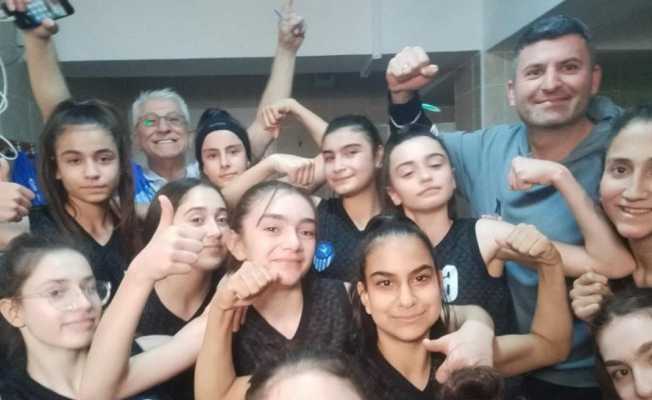 Canik Belediyespor U14 Kız Basketbol Takımı en iyi 8 arasına girdi