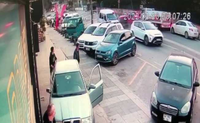 Çekmeköy’de otomobil ile kamyonet kafa kafaya çarpıştı: 3 yaralı