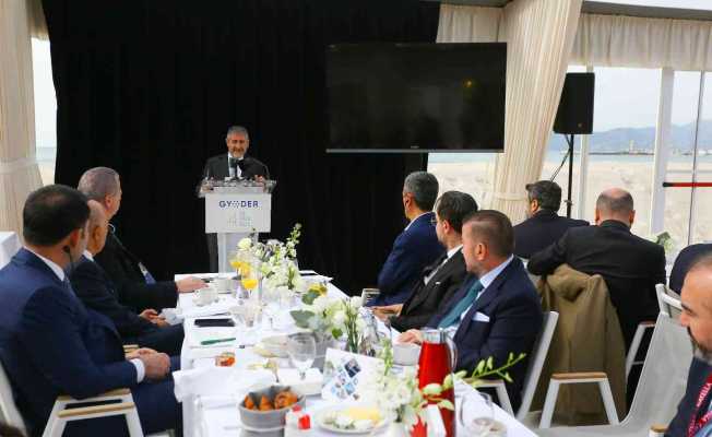 Çevre, Şehircilik ve İklim Değişikliği Bakanı Kurum: "Türkiye geçen yıl yüzde 11 büyüme ile rekor kırdı"