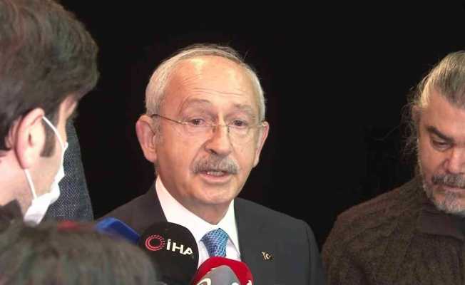 CHP Genel Başkanı Kemal Kılıçdaroğlu, elektriği kesilen Moda Sahnesi’ni ziyaret etti
