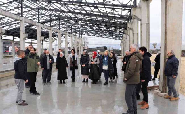 Çiftçiler, tıbbi ve aromatik bitkilerin işlendiği tesisleri gezdi