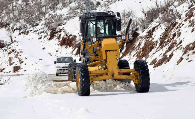 Çığ düşmesi sonucu kapanan Bayburt - Araklı kara yolu ulaşıma açıldı