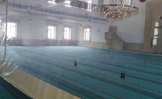 Çocuklar az daha camiyi yakacaktı