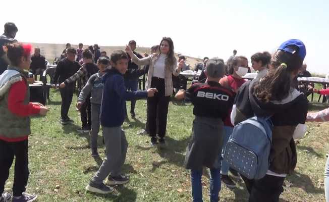 Çocuklar ilk kez uçurtma heyecanı yaşadı