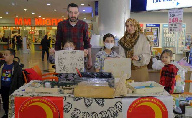 Çocuklar, Mehmet Akif Ersoy’un resmini beze taş baskı yaptı
