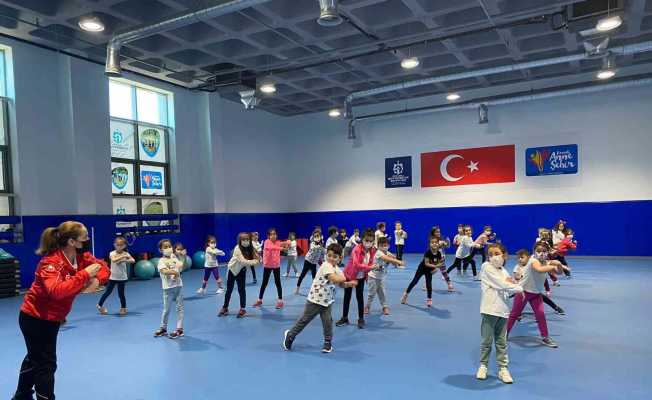 Çocuklara zumba dersi