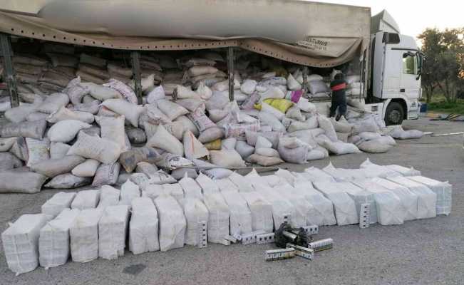 Çöp arasına zulalı 19 bin 610 paket kaçak sigara ele geçirildi
