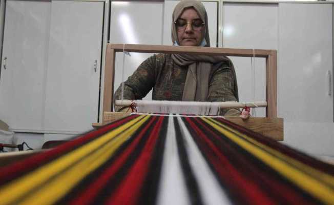 Çöpe atılan malzemeler kadınların elinde sanat eserine dönüşüyor
