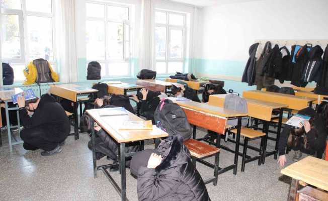 Çorum’daki 56 bin öğrenciyle eş zamanlı deprem tatbikatı