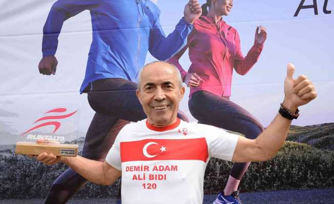 ’Demir adam’ 21 kilometre koşup 21 gencin eğitim bursu kazanmasını sağladı