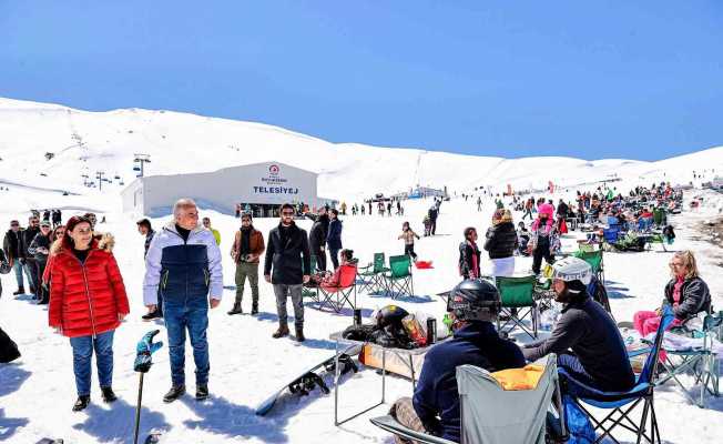 Denizli’de kayak sezonu uzadı