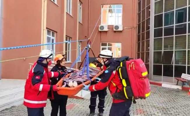 Deprem tahliyesi ve yangın söndürme tatbikatı gerçeği aratmadı