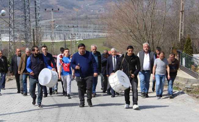 Dereceyle dönen sporcuya davullu karşılama