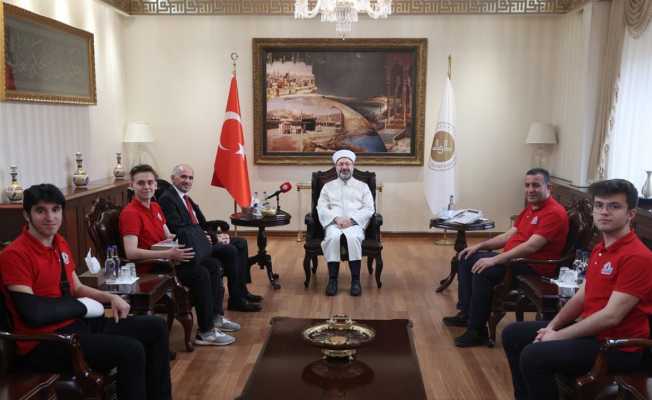 Diyanet İşleri Başkanı Erbaş, 2021 Teknofest birincisi öğrencileri kabul etti