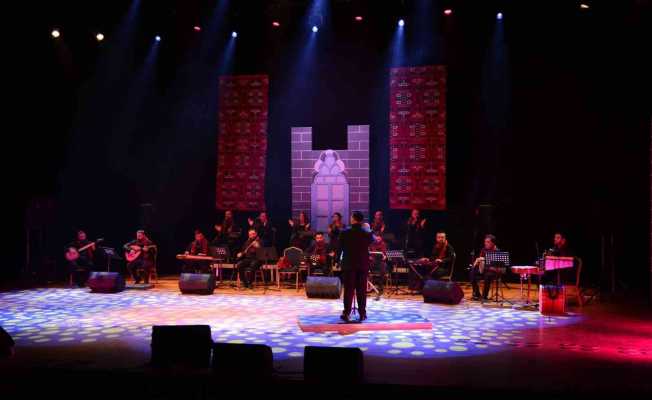 Diyarbakırlılar Eyvan Grubu ve Elazığ Çayda Çıra Topluluğu kardeşlik konserinde eğlendi